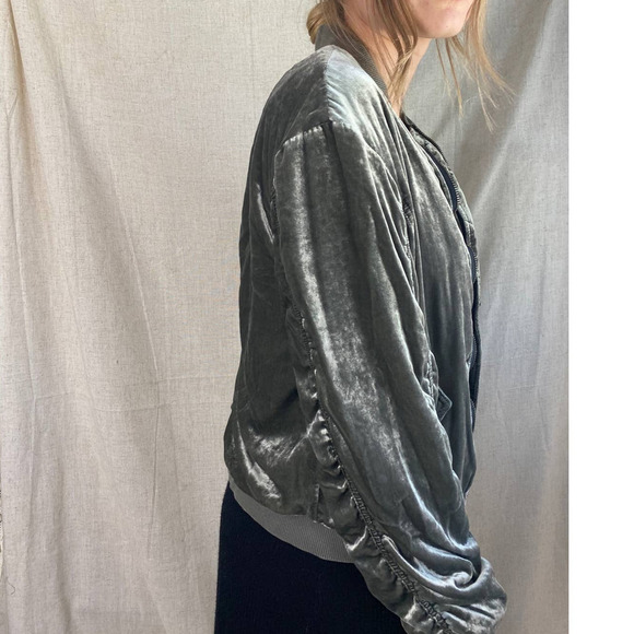 Free People Gray Ruched Velvet Bomber Jacket Size XS - Picture 3 of 11